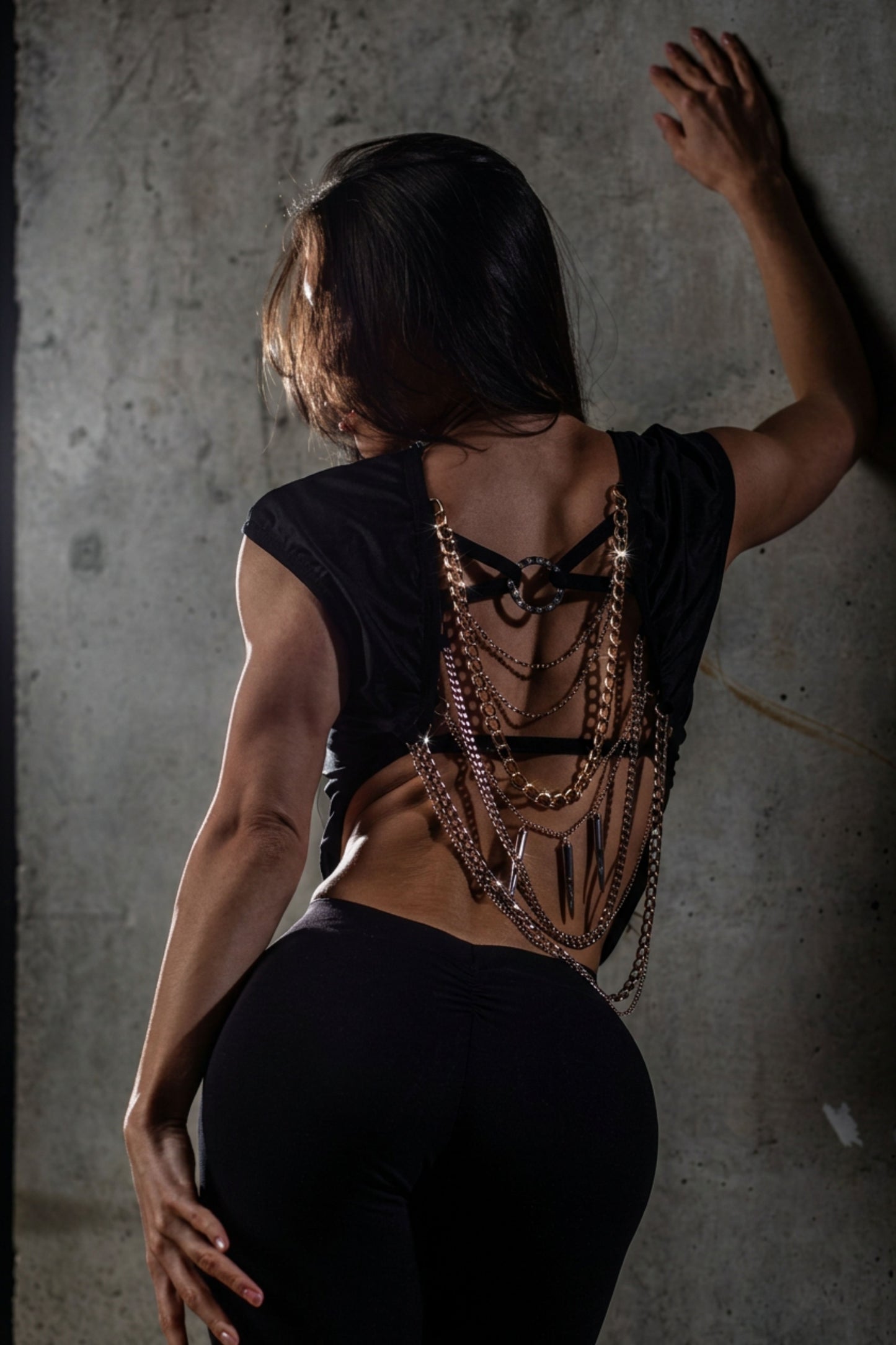 LAWOOOOW Body Chain im Rücken getragen mit Ketten-Design