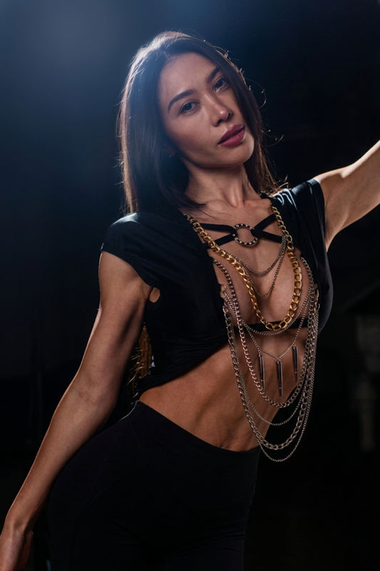 LAWOOOOW Body Chain Schmuck vorne getragen mit Polewear